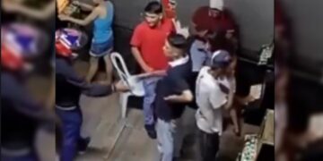 La víctima jamás pensó que moriría instantes después Foto: X @CronicaPolicial