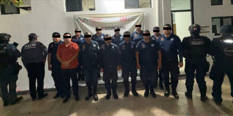 SSP, FGE y FGR, aprehenden a 12 municipales por diversos delitos