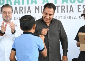 Explicó que su gobierno, impulsa diversas acciones para brindar a las y los estudiantes mayor seguridad.