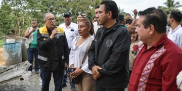 El mandatario también visitó la Escuela Primaria Bilingüe Belisario Domínguez Palencia, donde inauguró nuevos espacios educativos.