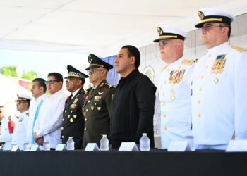 Eduardo Ramírez asistió a Ceremonia de Entrega-Recepción en Zona Naval