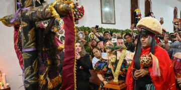 Reconoció el papel de las nuevas generaciones, quienes con compromiso, mantienen vivo el espíritu de esta celebración.