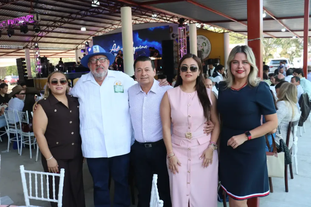 Académicos y asistentes, reconocieron la labor sostenida.