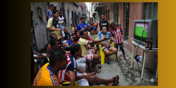 EL EXILIO DE LOS DIOSES DE BARRO