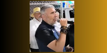 Se lleva el “botín”, no “un puño de tierra”