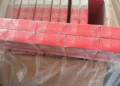 Autoridades decomisan casi 20 toneladas de tabaco ilegal y 954 mil cajetillas en el AICM