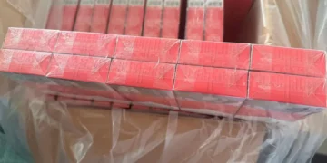 Autoridades decomisan casi 20 toneladas de tabaco ilegal y 954 mil cajetillas en el AICM