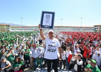Miles de chiapanecos logran récord Guinness