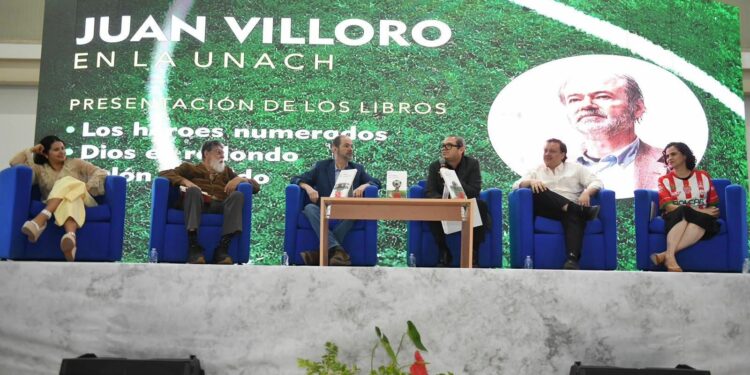 Juan Villoro presenta libro en la UNACH