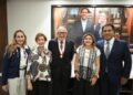El gobernador Eduardo Ramírez entrega reconocimiento a Kershenobich