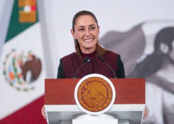 Enviará al Senado iniciativa para que las pensiones de exfuncionarios de confianza no superen el 50% del salario del Ejecutivo federal.