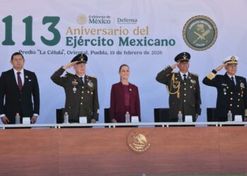Durante el acto se entregaron condecoraciones a personal destacado de la institución militar.
