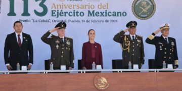 Durante el acto se entregaron condecoraciones a personal destacado de la institución militar.