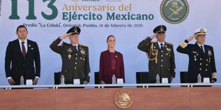 Durante el acto se entregaron condecoraciones a personal destacado de la institución militar.