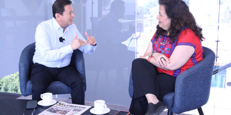 Ante la destitución de Claudia Corichi, asumió la presidencia de manera interina María Elena Orantes.