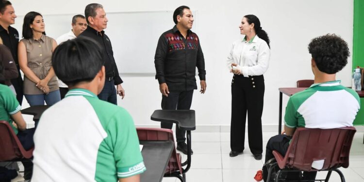 Eduardo Ramírez fortalece conectividad y educación en Chiapa de Corzo