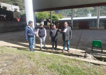 Osmar Velasco rehabilitará escuelas en Pantepec