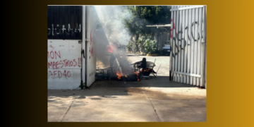 CNTE irrumpe en oficinas y provoca destrozos en Tuxtla