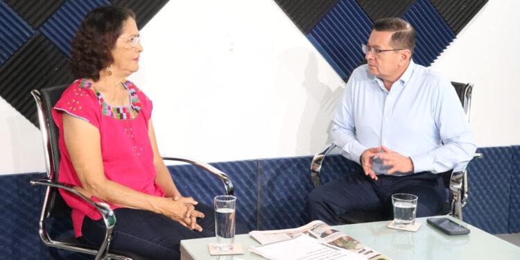 Usuarios participan en actividades terapéuticas y de reflexión.