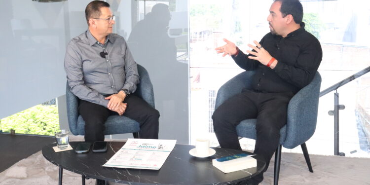 Es singular en América Latina por la popularidad que logró alcanzar con un lenguaje sencillo y directo.