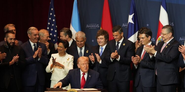 Entre el chantaje del «Tucán» y la sombra de Trump