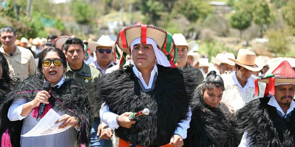 CHAMULA Y MITONTIC. Ramírez Aguilar lleva agua potable a comunidades olvidadas