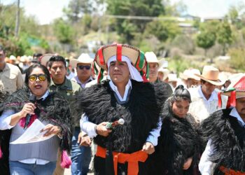 CHAMULA Y MITONTIC. Ramírez Aguilar lleva agua potable a comunidades olvidadas