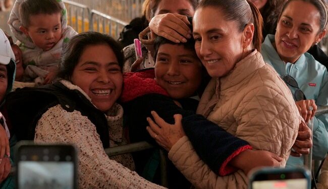 TIERRA DE MUJERES. Sheinbaum entrega títulos agrarios a mujeres ejidatarias en Tlalpan