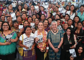 Sheinbaum presenta cartilla en 67 lenguas indígenas