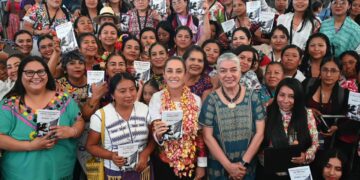 Sheinbaum presenta cartilla en 67 lenguas indígenas