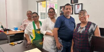 DENUNCIAN IRREGULARIDADES. Les piden firmar documentos por recursos que no recibieron