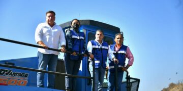 Avanzan labores de control y enfriamiento en incendio del sitio de residuos de Tapachula: Yamil Melgar