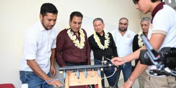 EDUCACIÓN PRIORITARIA. Ramírez Aguilar inaugura aulas y entrega apoyos en escuelas de Tuxtla