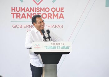 “CUIDAR ES AMAR”. Eduardo Ramírez entrega apoyos