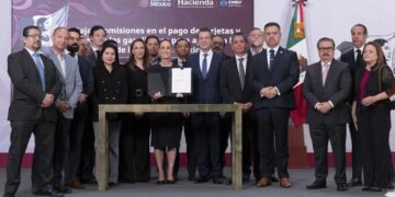 CLAUDIA SHEINBAUM. Firma acuerdo para gasolina más barata