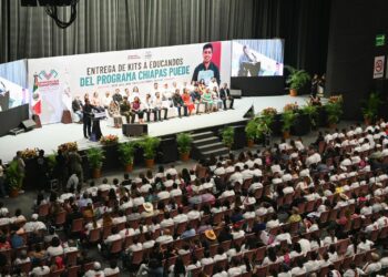 RAMÍREZ AGUILAR. Entregó kits a 120 mil educandos del programa Chiapas Puede