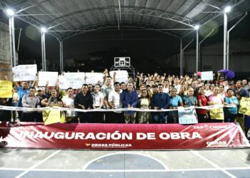 Habitantes de la colonia San Juan agradecen a Yamil Melgar por construcción de cancha techada