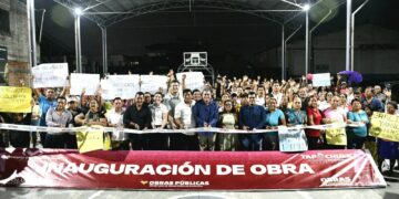 Habitantes de la colonia San Juan agradecen a Yamil Melgar por construcción de cancha techada