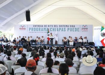 EDUARDO RAMIREZ AGUILAR. Impulsa a la alfabetización