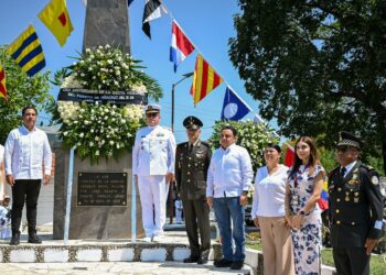 EDUARDO RAMÍREZ AGUILAR. Homenajea a la Marina