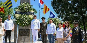 EDUARDO RAMÍREZ AGUILAR. Homenajea a la Marina
