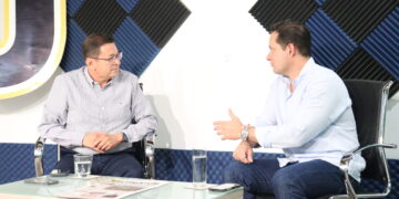 CIUDADANOS DEMANDAN POLÍTICA DIFERENTE. Desencanto partidista abre alternativas a MC