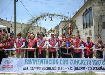 OBRAS COMUNITARIAS. Gobernador inaugura camino y aulas en Zinacantán