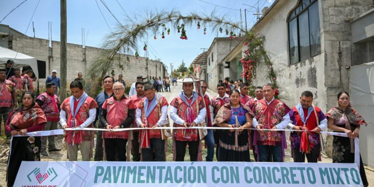 OBRAS COMUNITARIAS. Gobernador inaugura camino y aulas en Zinacantán