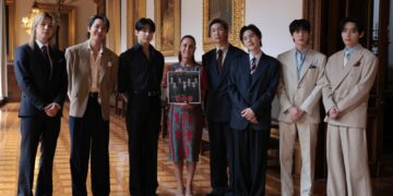 DIPLOMACIA CULTURAL. BTS saluda a 50 mil fans desde el balcón de Palacio Nacional
