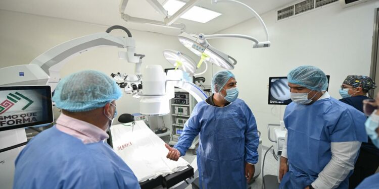 EDUARDO RAMÍREZ AGUILAR. Supervisa nuevas herramientas médicas