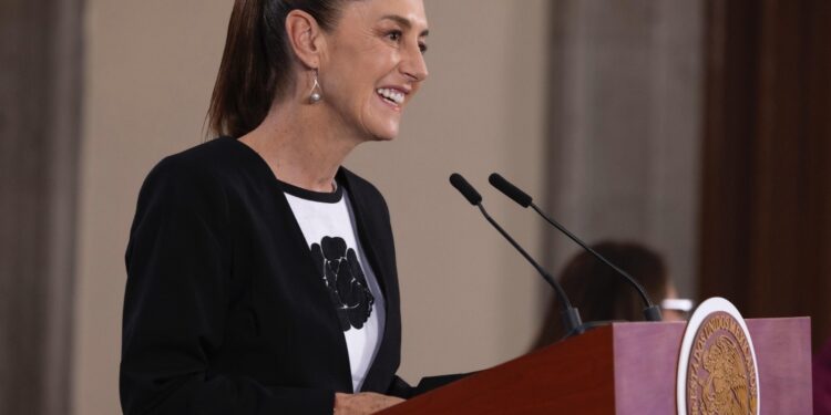 CLAUDIA SHEINBAUM. Mexicanos impulsan economía estadounidense