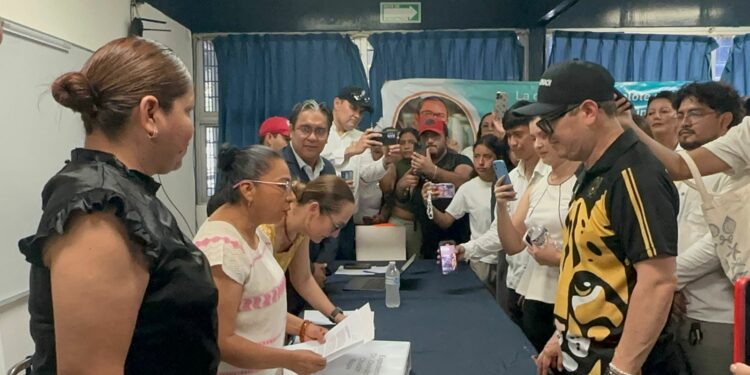 OSWALDO CHACÓN ROJAS. Se registra como aspirante a la rectoría de la UNACH