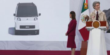 CLAUDIA SHEINBAUM. México estrena su minivehículo eléctrico