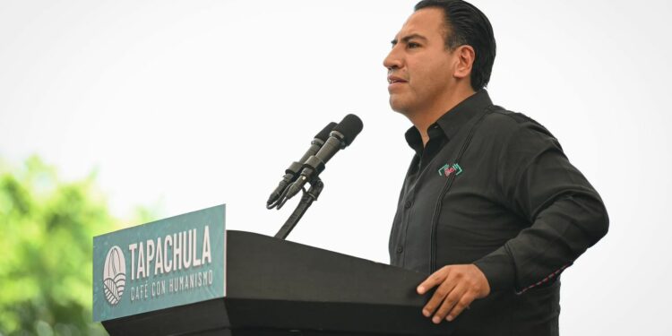 CAFETICULTURA. Gobernador entrega plantas y herramientas a productores